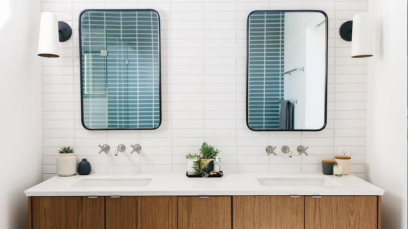 A WHITE AND MODERN MASTER BATH REVEAL